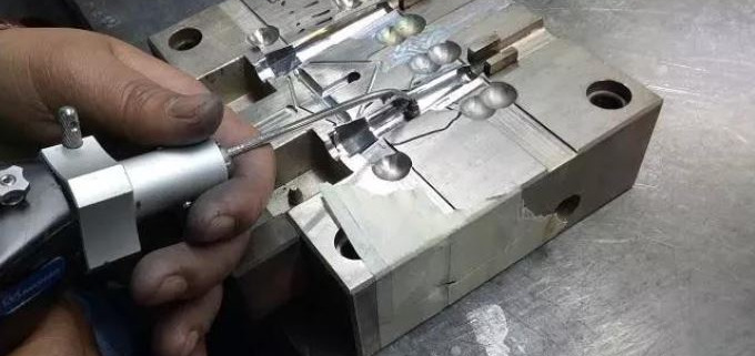 plastic mold polishing