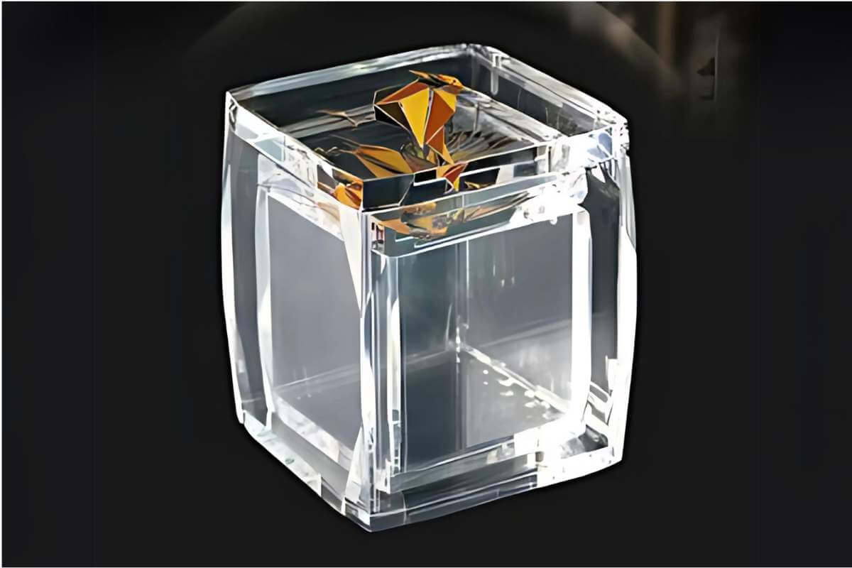 clear acrylic box